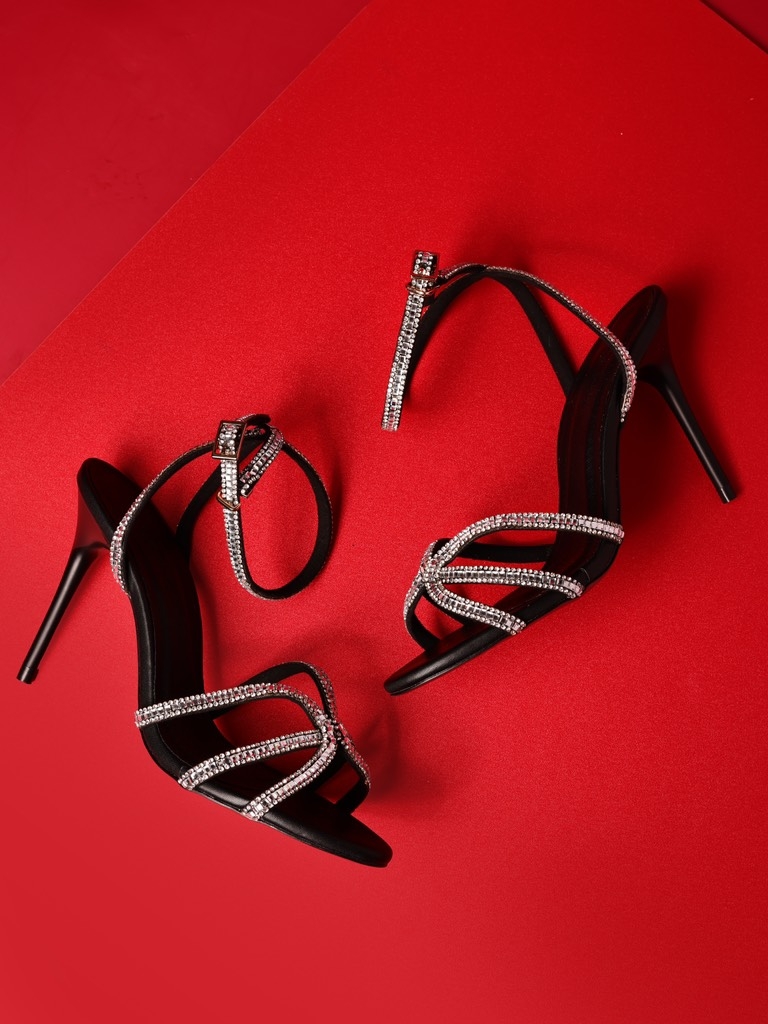 EVA sandal viền đá đen