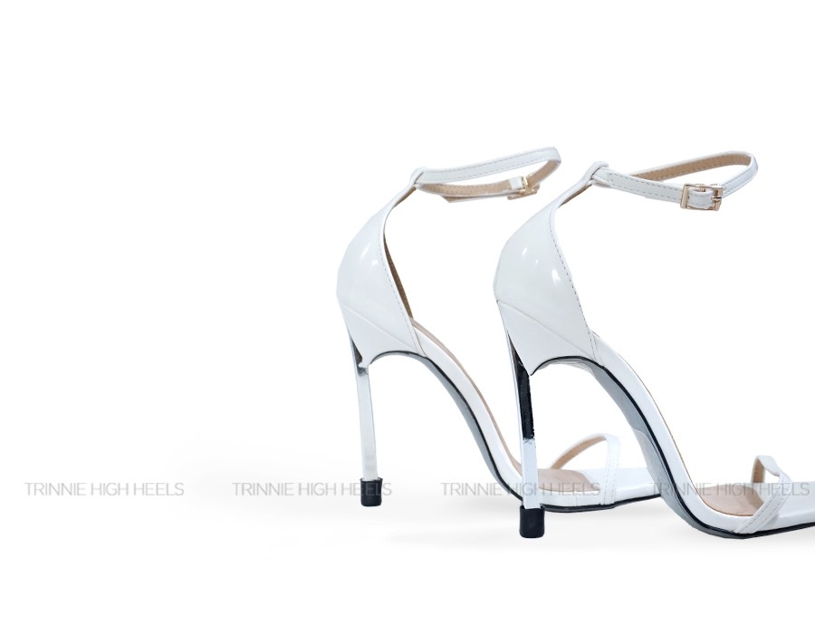 Sandal ngang mãnh gót metallic 9P Pu Trắng Bóng