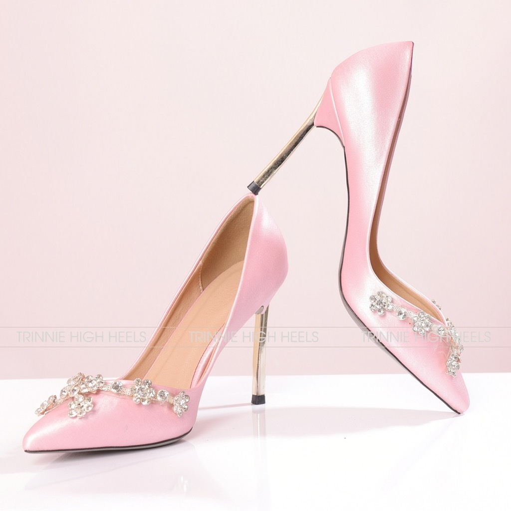 Pump hở eo satin hồng đính đá