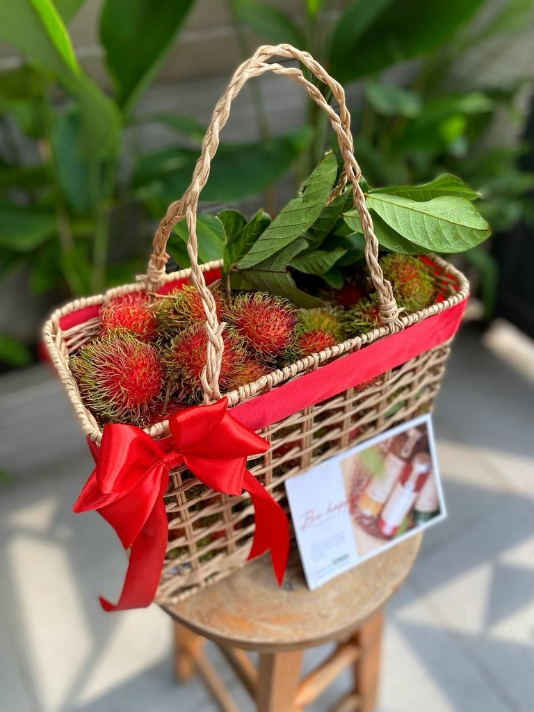 GIỎ QUÀ CÓI QUAI XÁCH CHÔM CHÔM