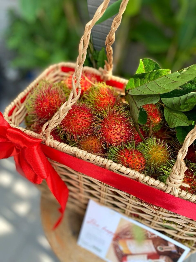 GIỎ QUÀ CÓI QUAI XÁCH CHÔM CHÔM