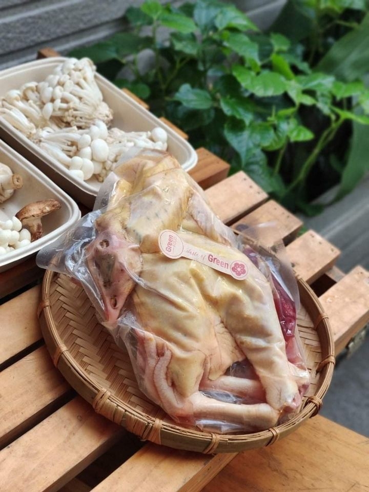 Gà Vàng Cúng Chéo Cánh Sâm Đương Quy (Mổ Sẵn Làm Sạch) (Lẻ/Kg)