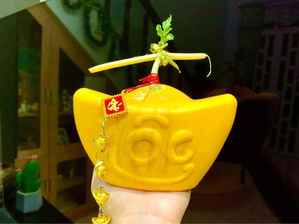 Dưa Hấu Thỏi Vàng (Trái 1.6-1.8kg) Một mặt TÀI, Một mặt LỘC