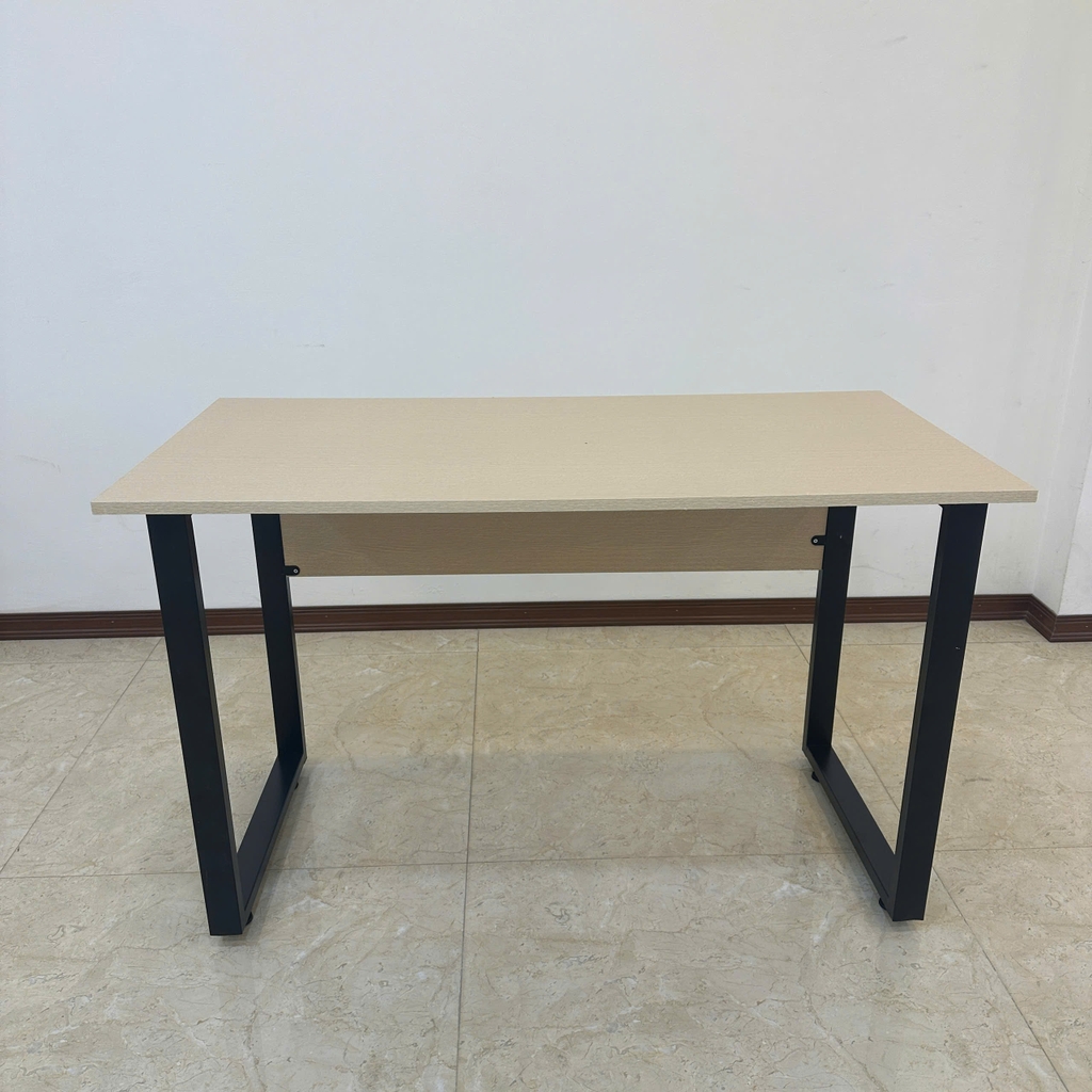 Mặt sau bàn làm việc chữ U