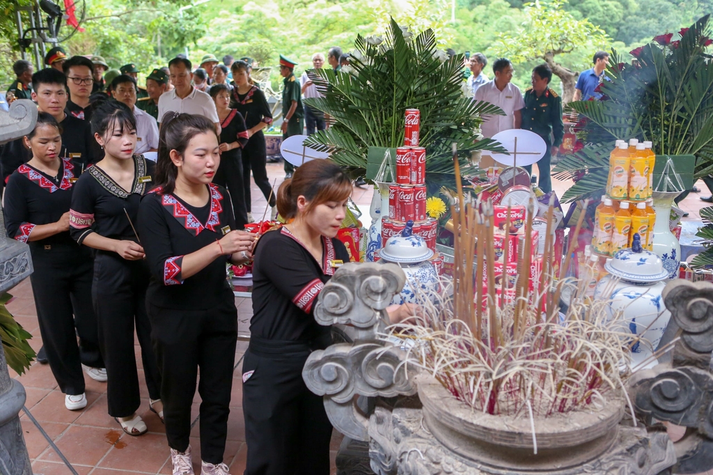TƯỞNG NHỚ, TRI ÂN CÁC ANH HÙNG LIỆT SĨ