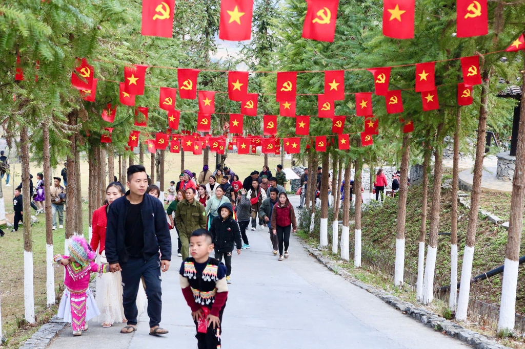 Không khí Lễ hội chiều mùng 2 Tết Ất Tỵ 2025 tại H'mong Village!