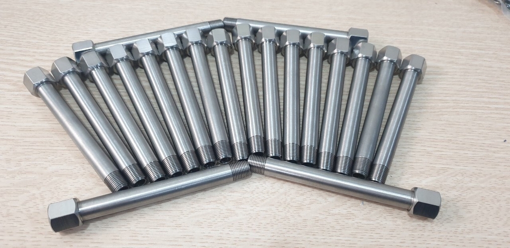 Ống inox nối ren khuôn ép