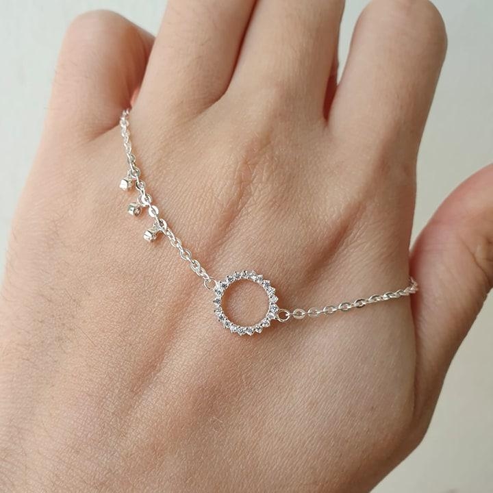 Lắc tay họa tiết hình tròn 3 đá rơi