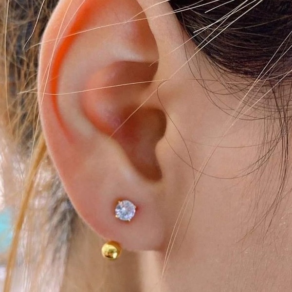 Khuyên tai nụ cong có đá vàng 10k