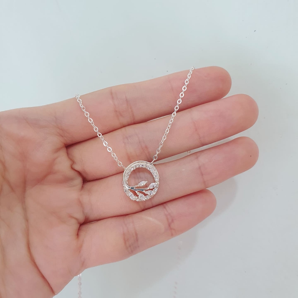 Dây chuyền cành lá lồng khung tròn đá