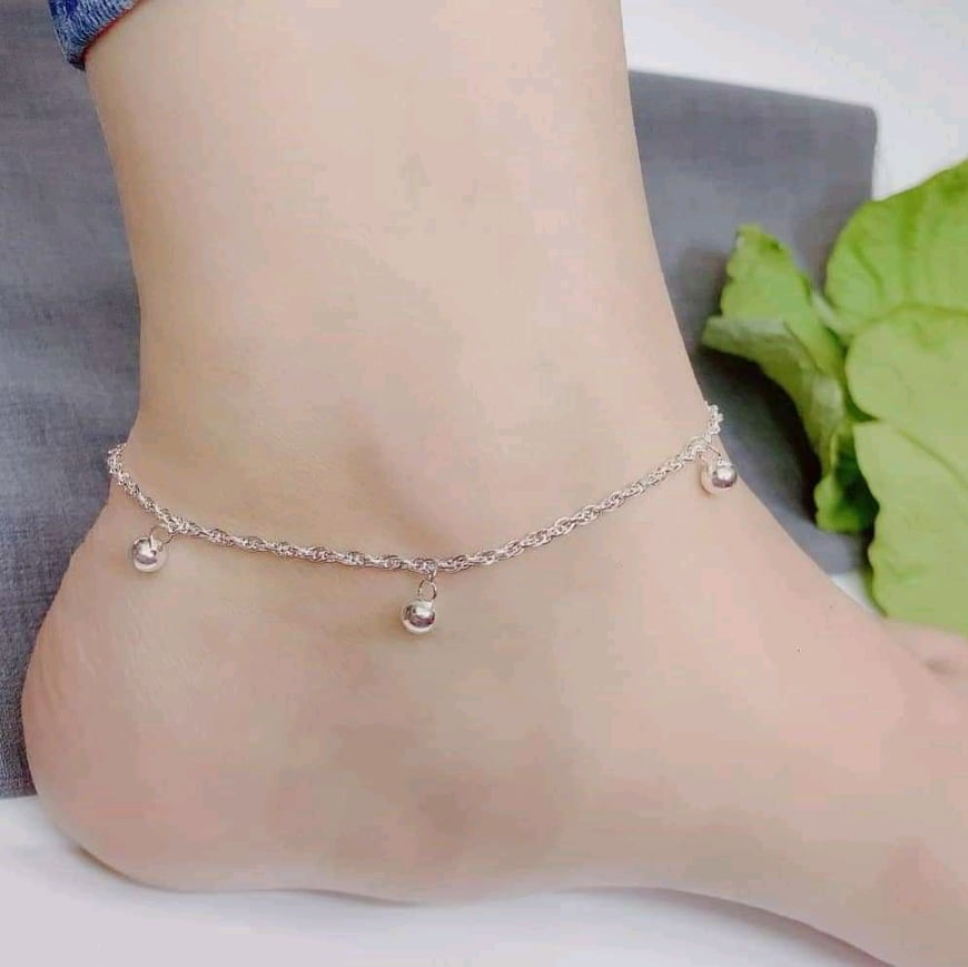 Lắc chân chuông dây bạc dày dặn