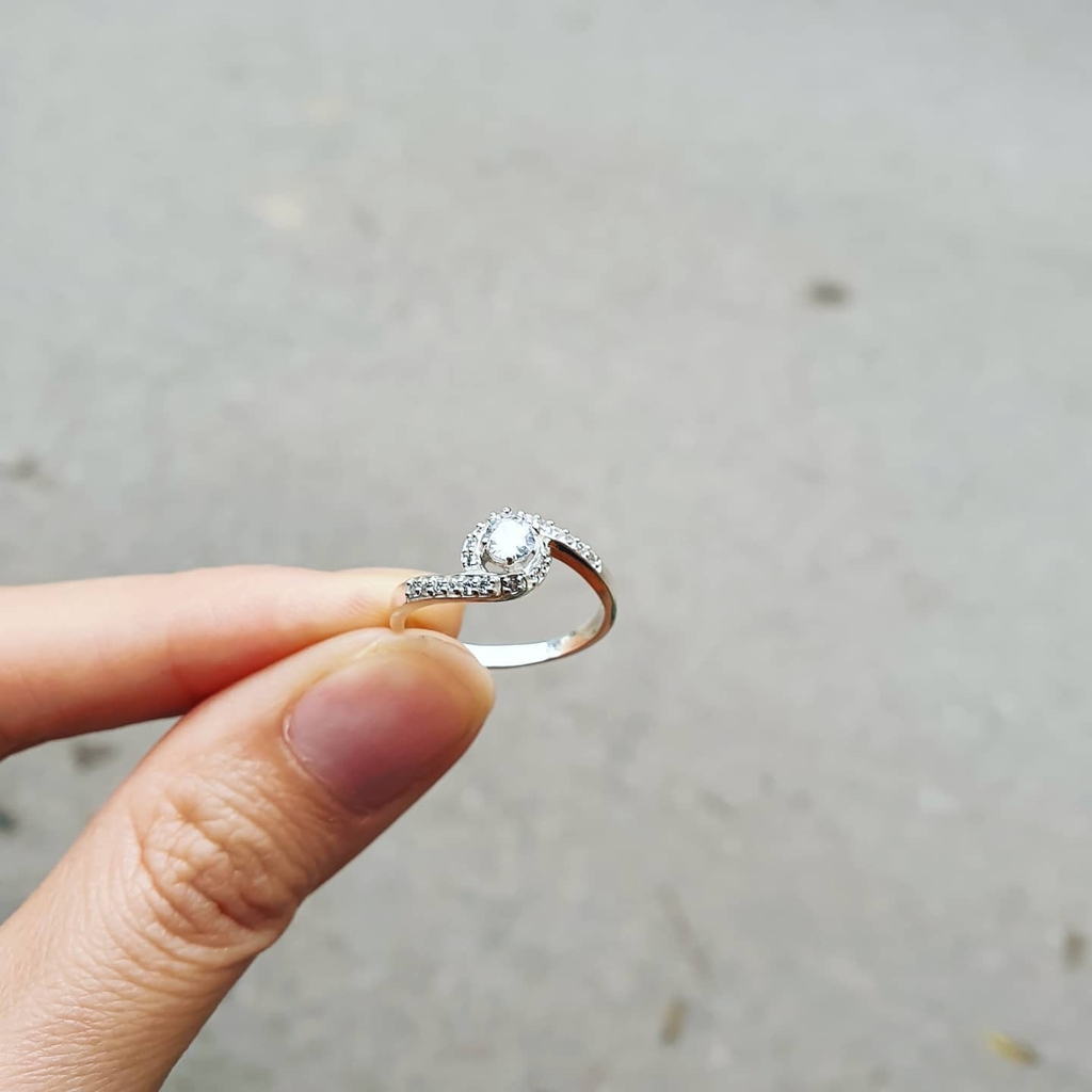 Nhẫn bạc ổ đá xoắn