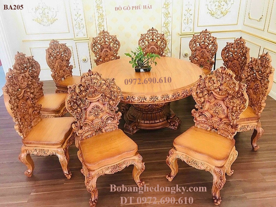 Bộ Bàn Ghế Ăn Hoàng Gia 10 ghế sẽ khiến không gian ăn uống của bạn trở nên sang trọng hơn bao giờ hết. Với thiết kế hoàng gia và chất liệu cao cấp, bộ bàn ghế sẽ đưa bạn và gia đình trở về thế kỷ 18, với sự hoành tráng và thanh lịch không thể cưỡng lại.