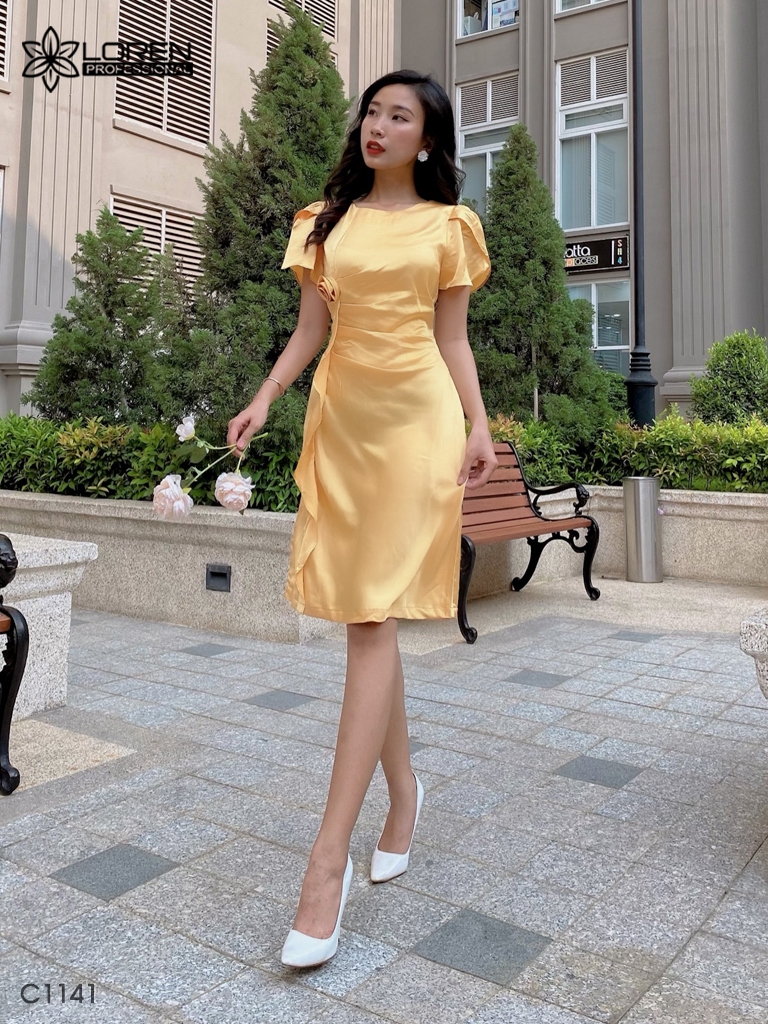 Đầm LOREN đính bông cổ tròn vàng C1141