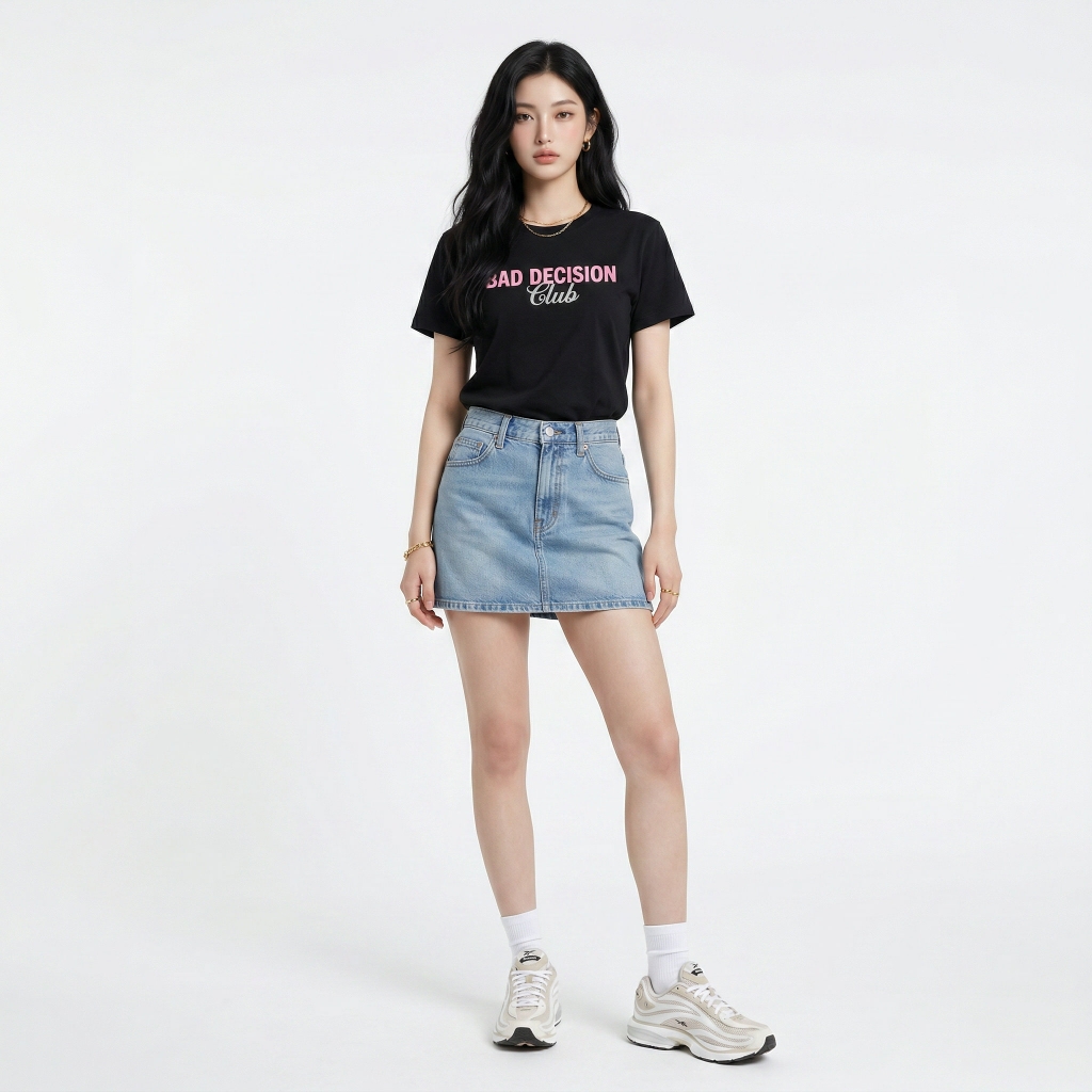 Áo thun nữ LOREN in chữ Bad Decision đen A2773