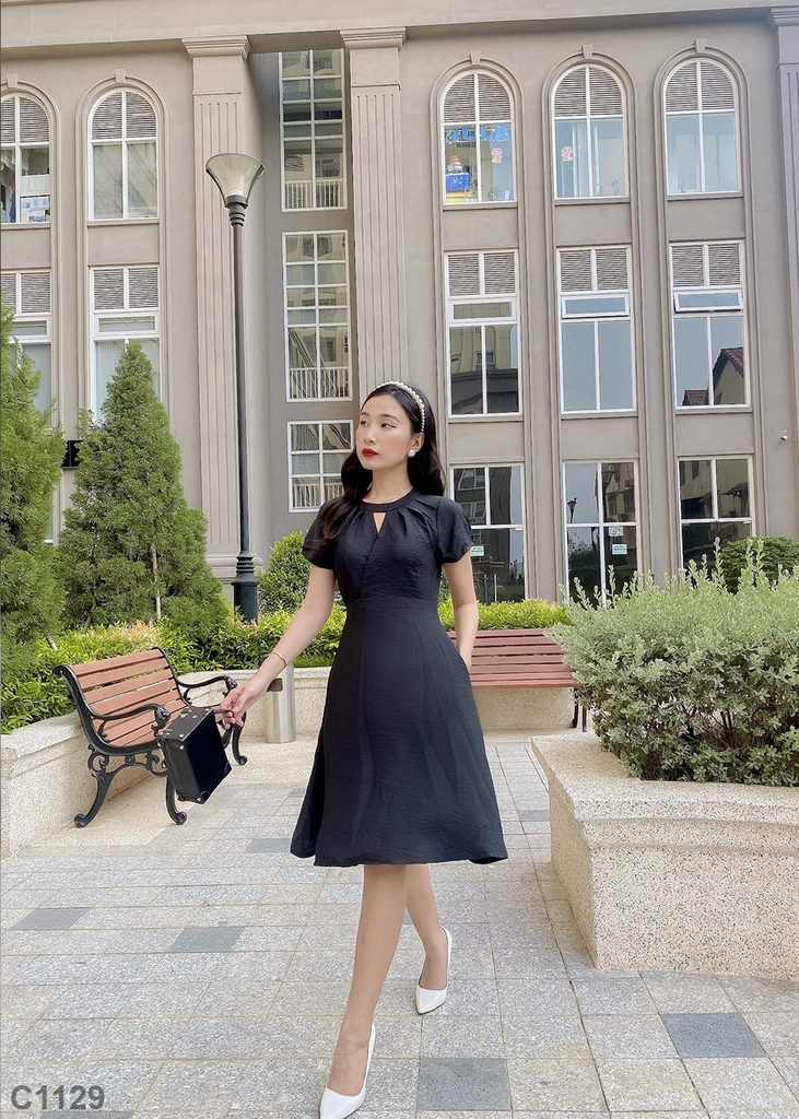 Đầm LOREN xòe cổ tròn đen C1129