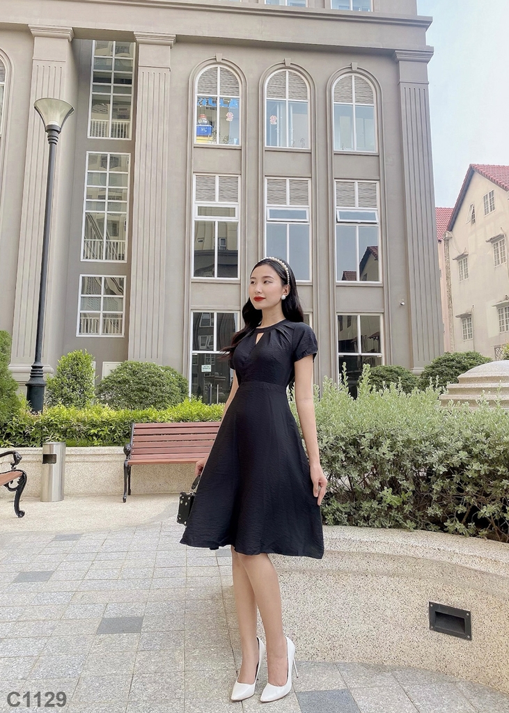 Đầm LOREN xòe cổ tròn đen C1129