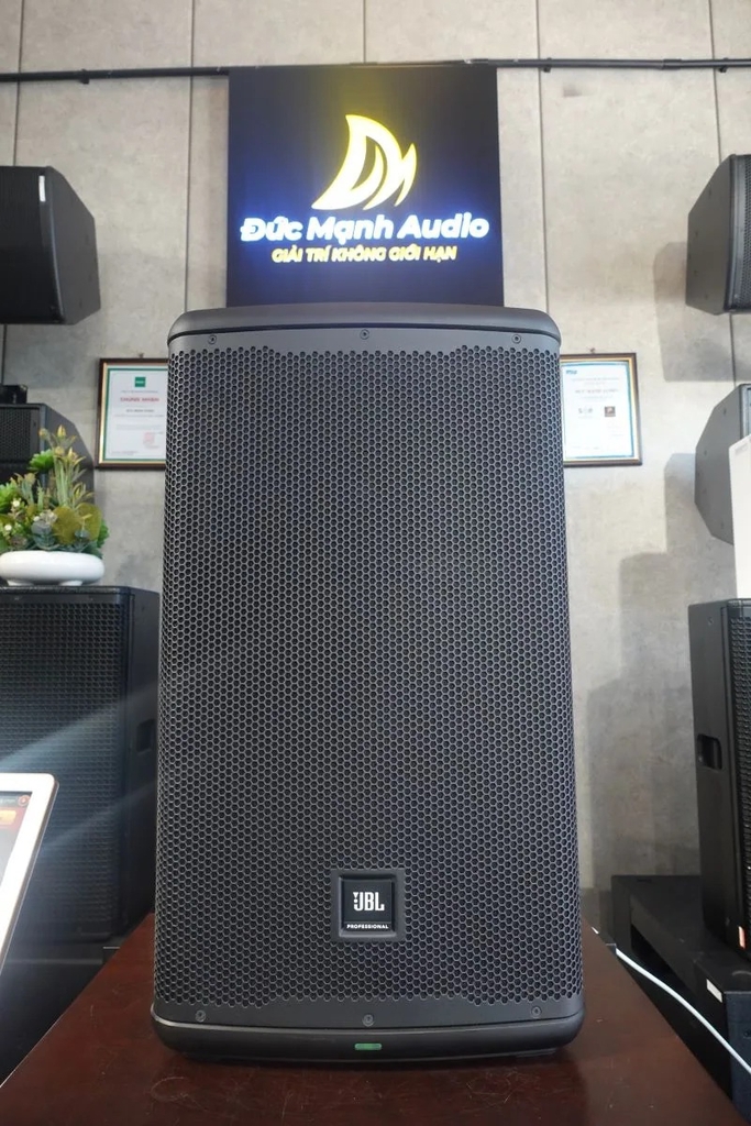 Loa di động JBL Eon 712