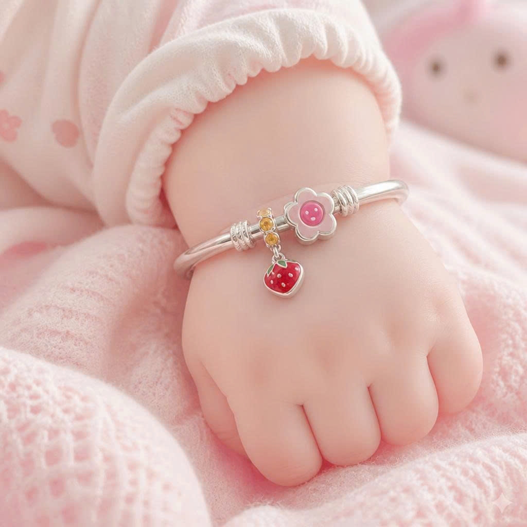 Vòng Tay Bạc Nguyên Chất 99 Cho Bé - Charm Dâu Tây Hồng - VTB99B004