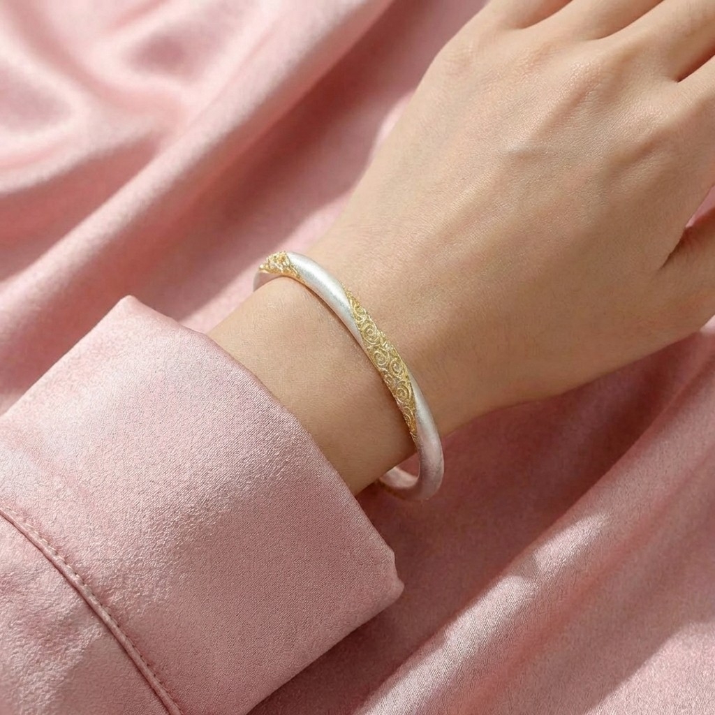 Vòng Tay Bạc Khắc Điểm Vàng - Vòng Đặc Bạc Nguyên Chất - VTBKĐV0003