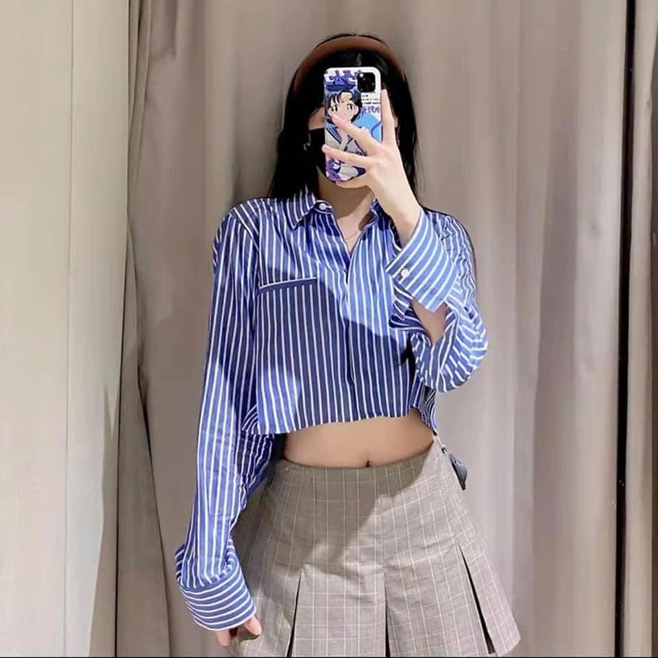 Áo dáng ngắn giúp nâng eo, tạo cảm giác chân dài hơn.