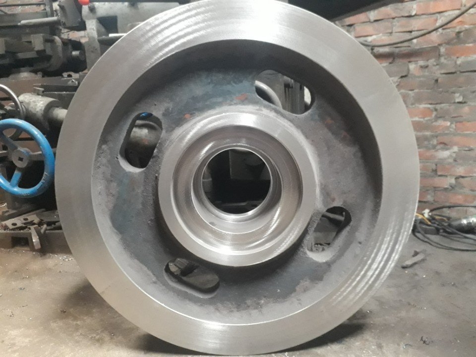 Bánh xe cửa van - Thép đúc C45 40X 65Mn