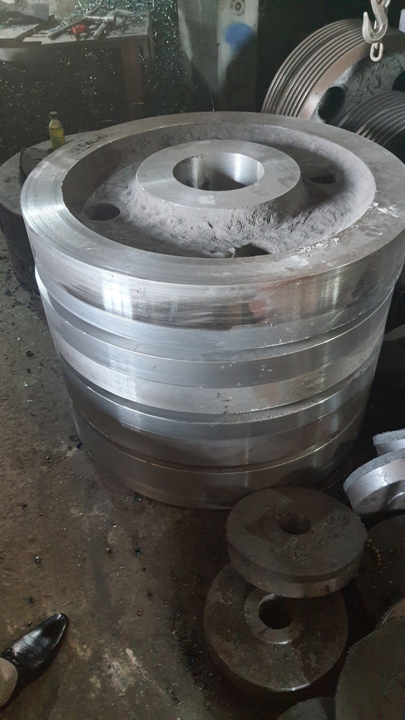 Bánh xe cửa van - Thép đúc C45 40X 65Mn