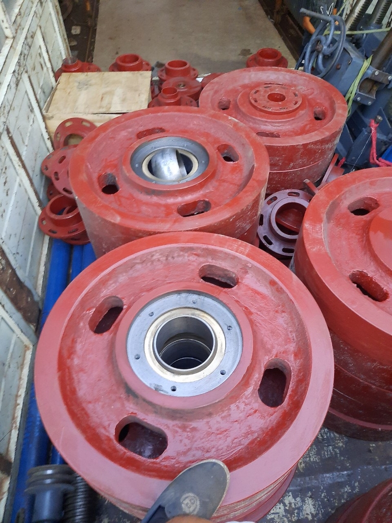 Bánh xe cửa van - Thép đúc C45 40X 65Mn