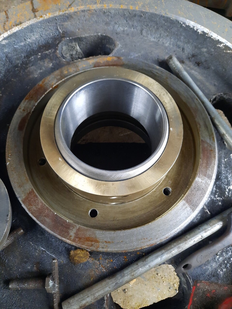 Bánh xe cửa van - Thép đúc C45 40X 65Mn