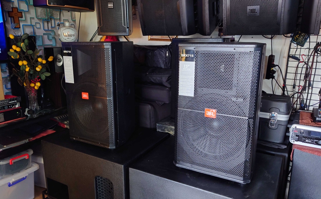 JBL SRX-715