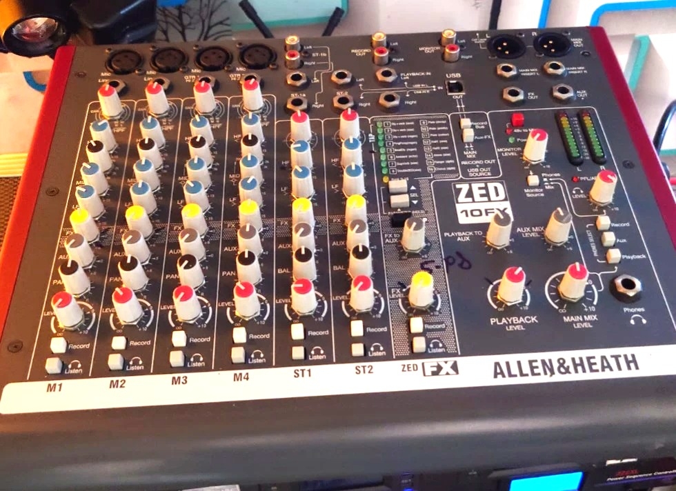 Allen & Heath ZED-10FX Qua Sử Dụng