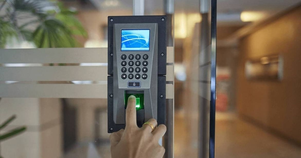 Quản lý hệ thống an ninh ra vào cho văn phòng