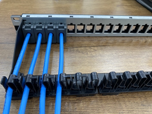 632850 + 24*632909 - Patch Panel Cat6 24 cổng RJ45 Legrand Techlink ...