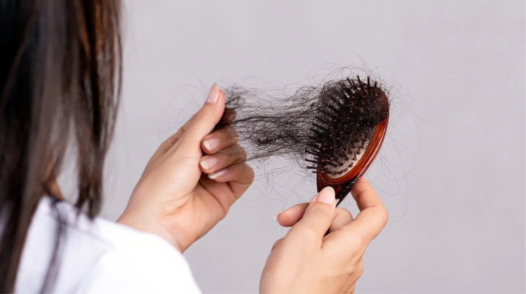 Nguyên nhân vì sao phụ nữ rụng tóc sau sinh