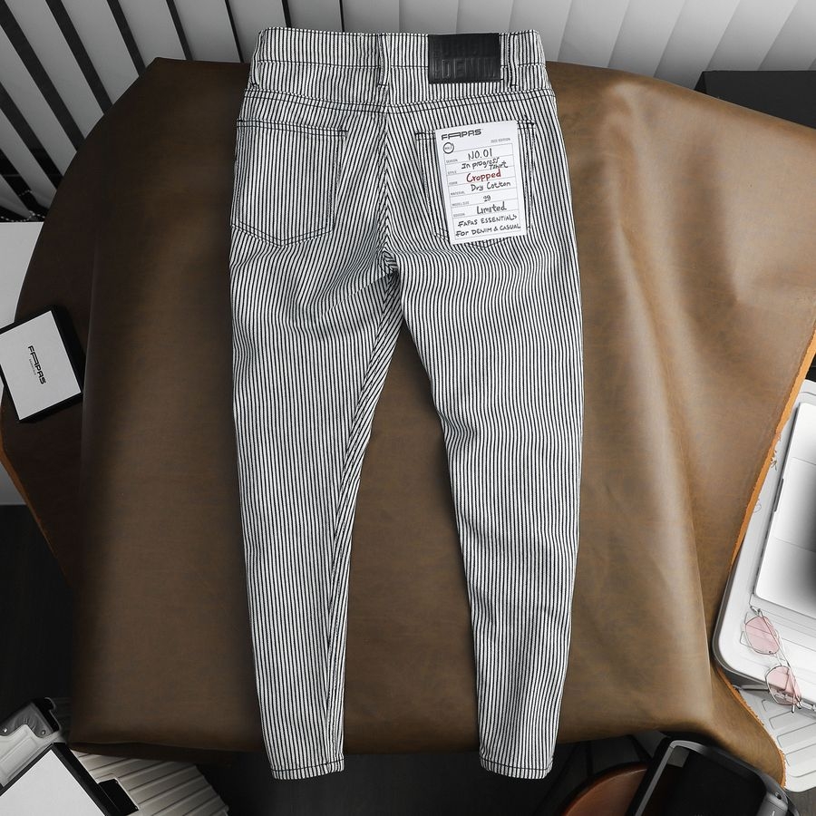 Quần Jeans Cropped Fit Striped