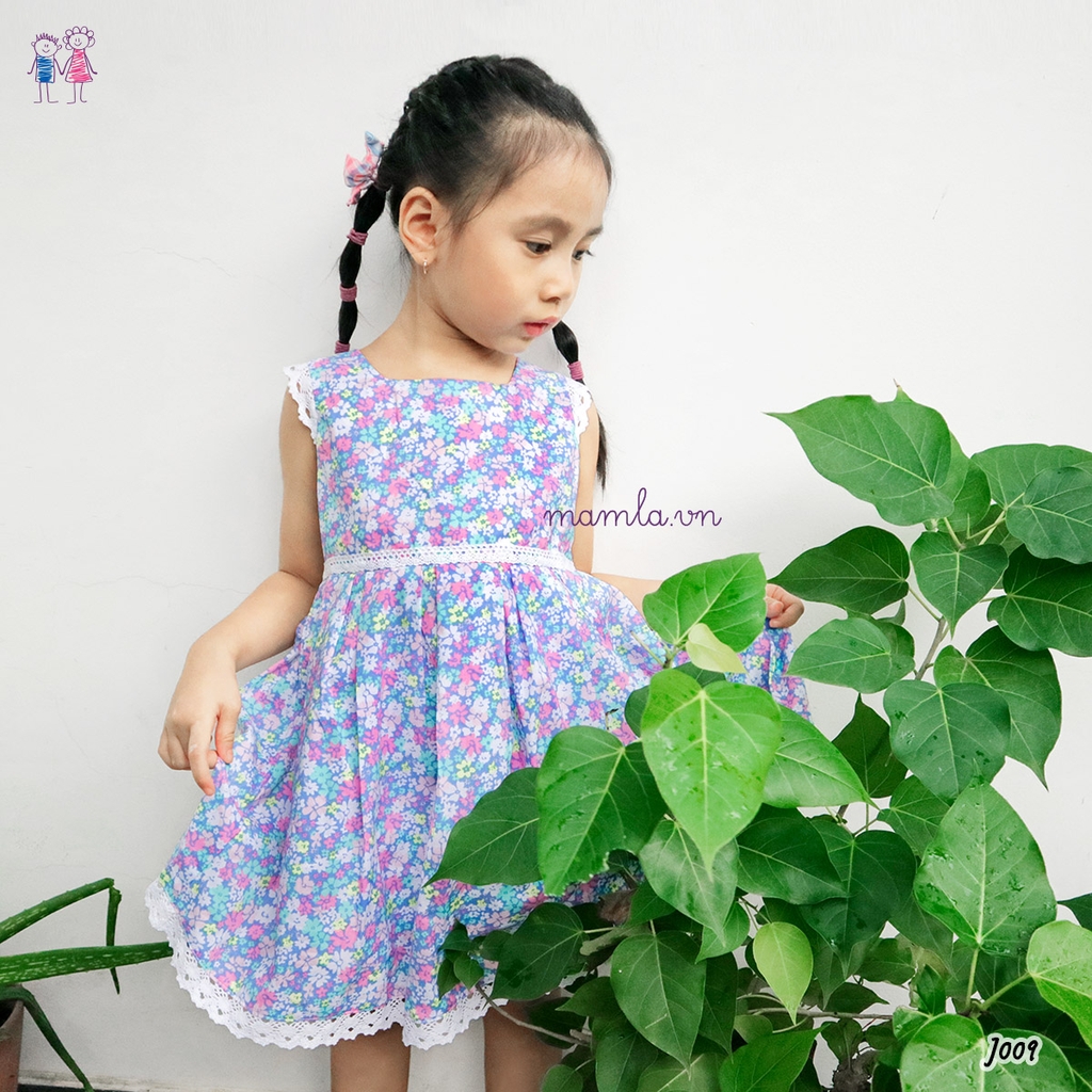 Đầm hoa nhí nền xanh dương viền ren đáng yêu cho bé gái