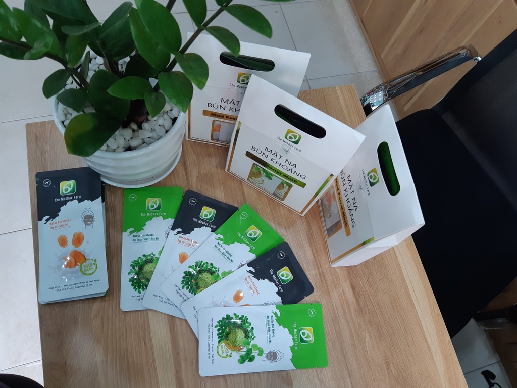 Mặt nạ bùn khoáng The Moshav Farm hộp 10 gói