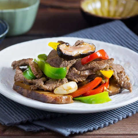 Nạm Bò Xào Nấm