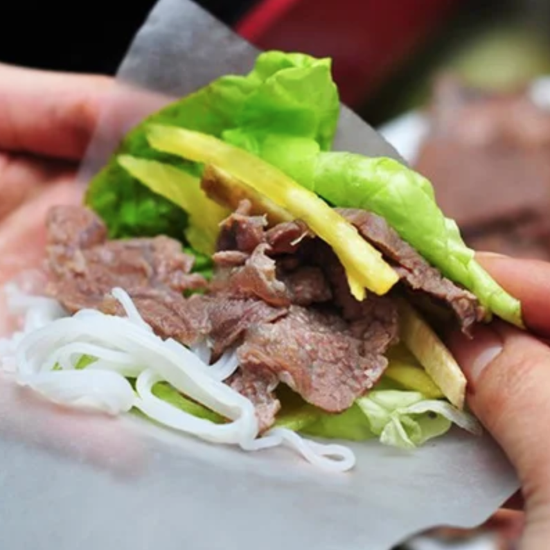 Bò Nhúng Giấm Cuốn Bánh Tráng Phơi Sương Và Rau Rừng