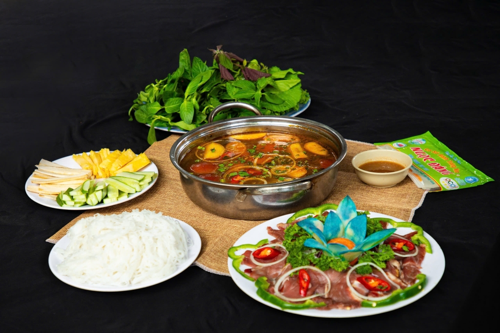 Lẩu bò nhúng táo