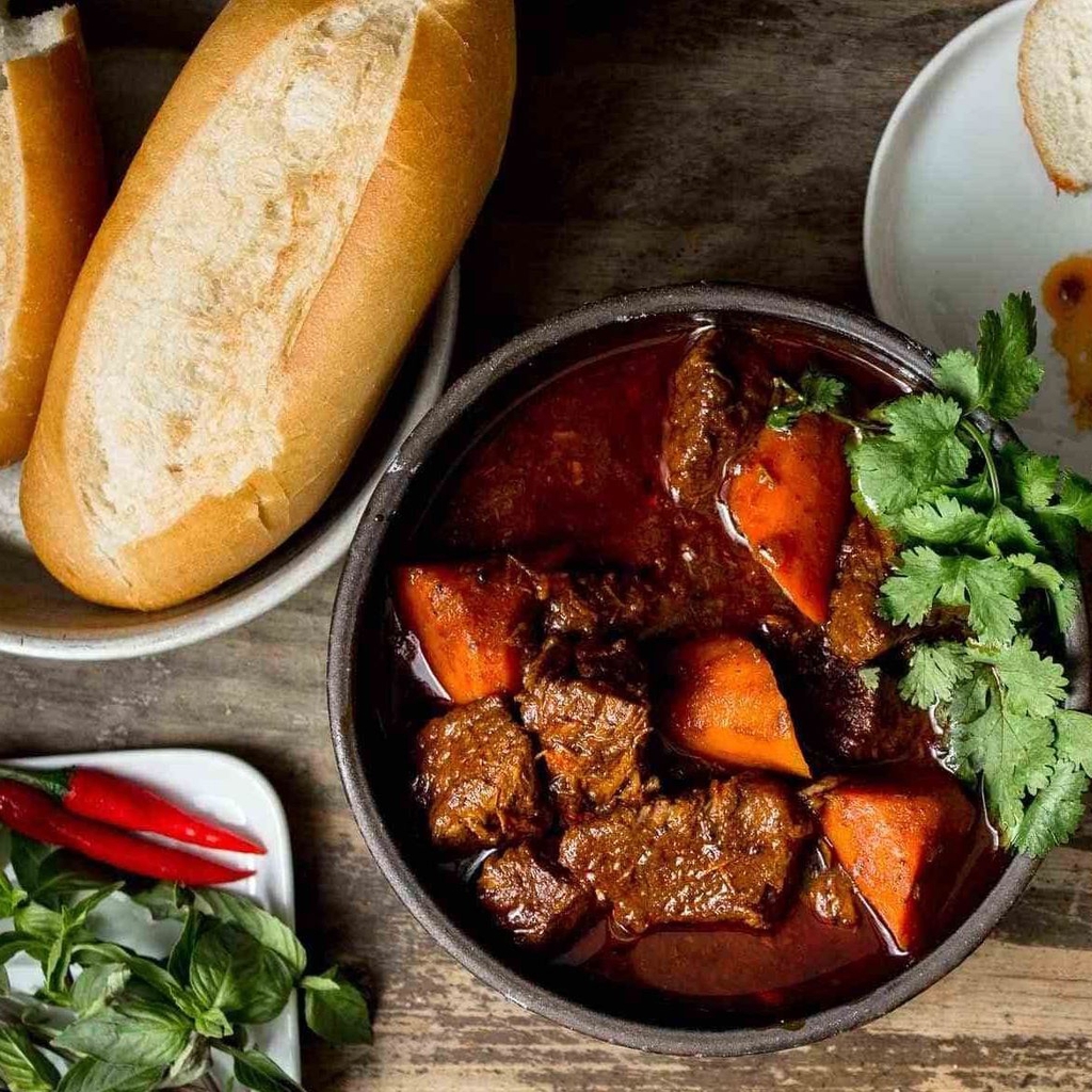 Nạm Bò Kho + Bánh Mì