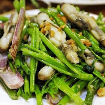 Ốc Móng Tay Xào Lá Quế/Sa Tế/Rau Muống