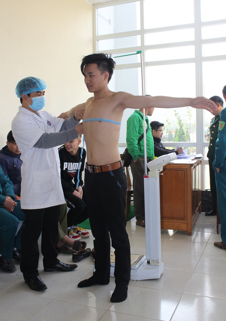 Bệnh viện đa khoa Sa pa tổ chức khám lại sức khỏe những công dân được lệnh gọi nhập ngũ năm 2019.