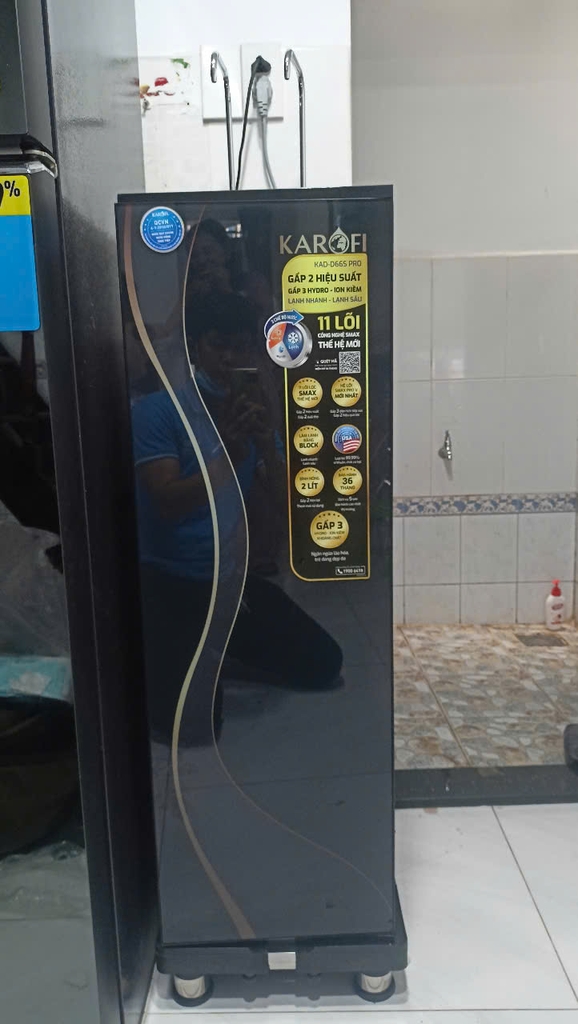 Hình lắp đặt thực tế máy lọc nước nóng lạnh Karofi KAD-D66S Pro