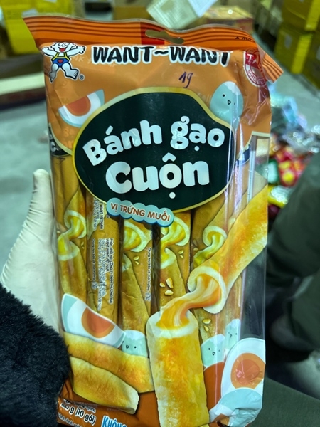 bánh gạo cuộn vị trứng muối