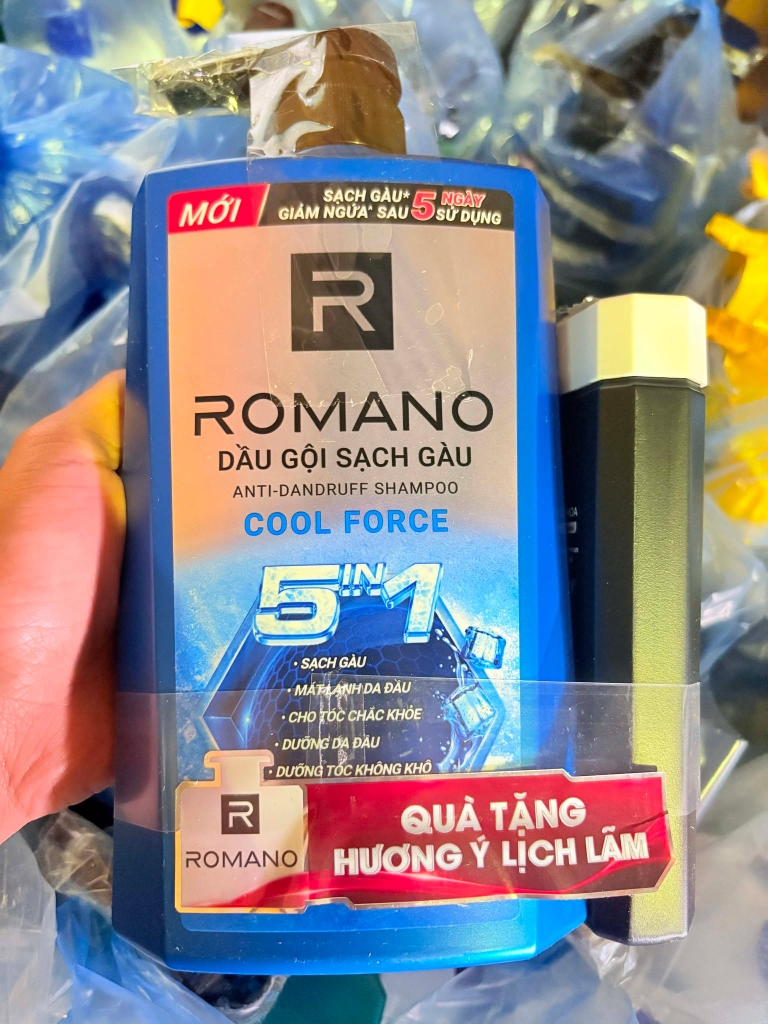 Dầu gội romano force 650g kèm khuyến mại ( chai màu xanh dương)
