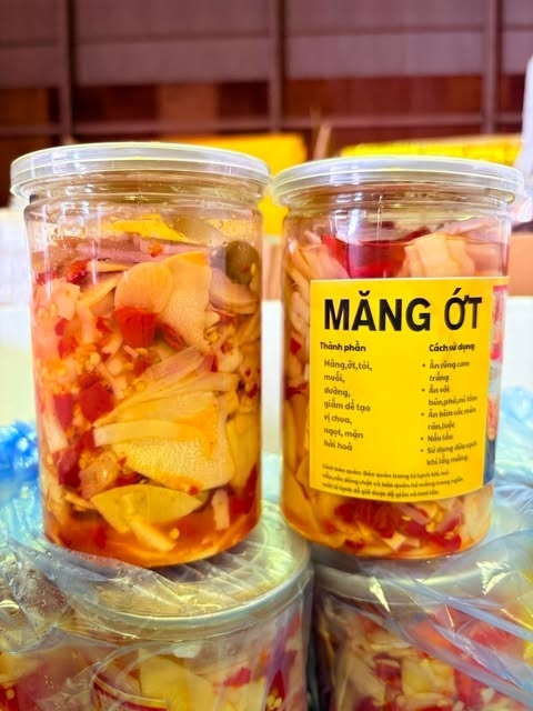 Măng ớt lọ 600g