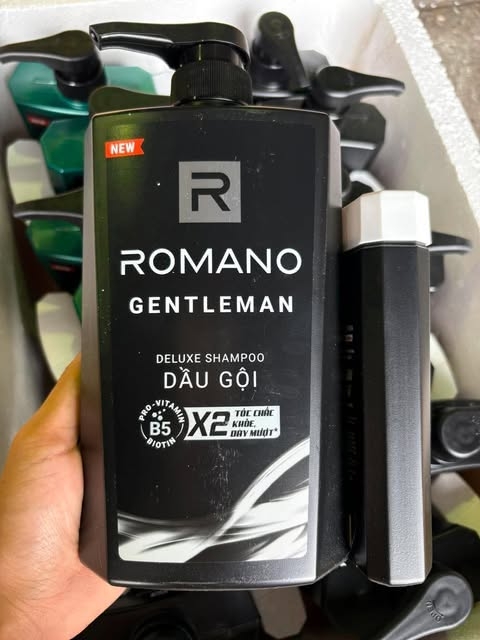 Dầu gội romano gentleman 650g kèm khuyến mại ( chai màu đen)