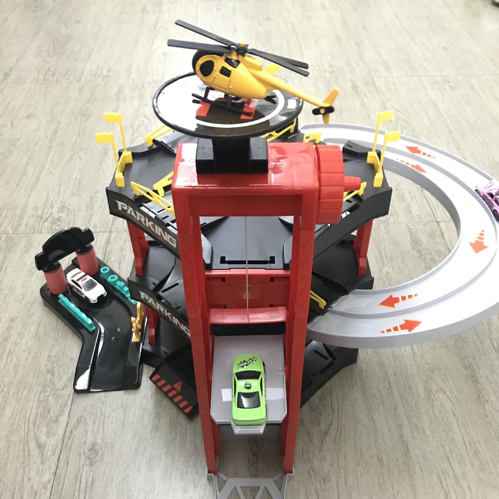 Hộp mô hình gara ô tô nhiều tầng kèm 04 xe ô tô và 01 máy bay trực thăng