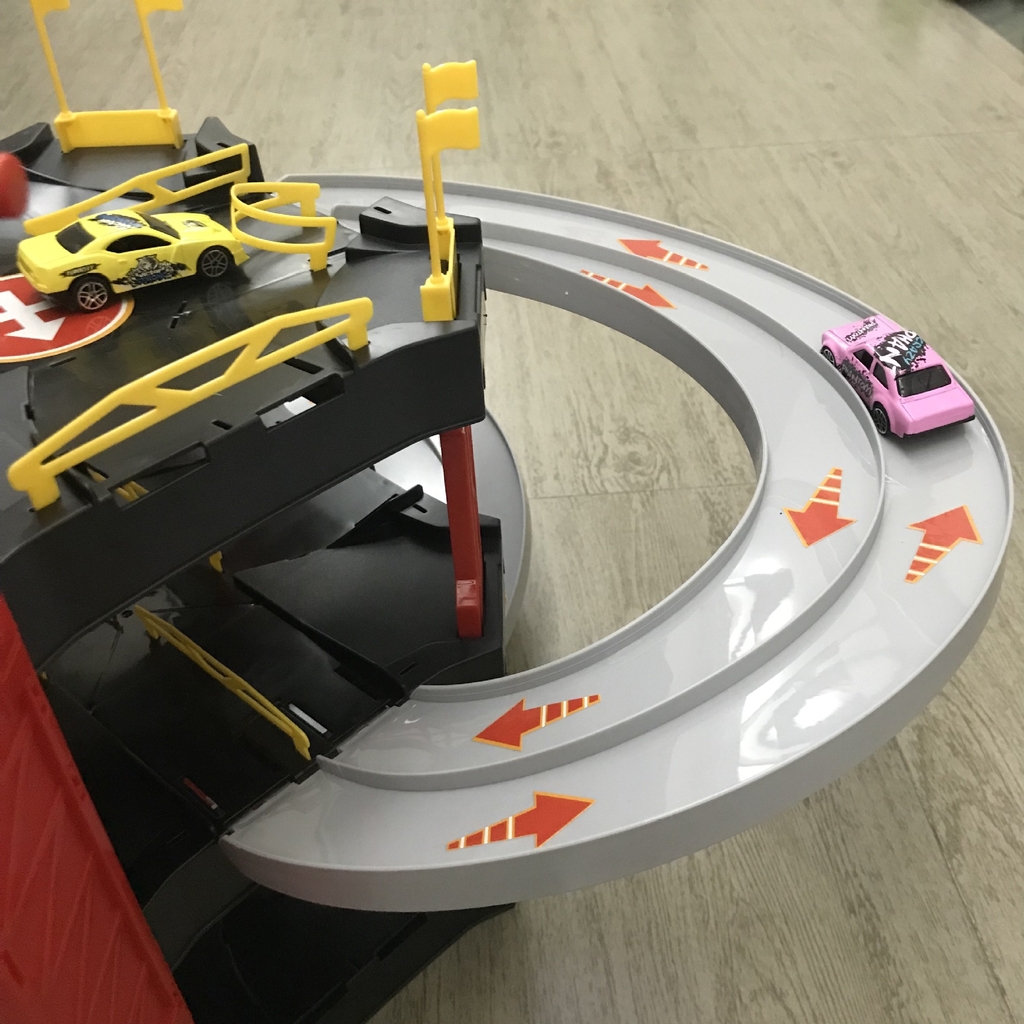 Hộp mô hình gara ô tô nhiều tầng kèm 04 xe ô tô và 01 máy bay trực thăng